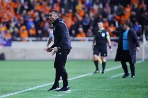 ΑΠΟΕΛ-Ομόνοια: Γαλαζοκίτρινη κυριαρχία με τριάρα και... κορυφή! (Φώτος)