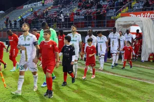 Νέα Σαλαμίνα-Ομόνοια: 3η σερί… και είπε “ευχαριστώ” στα δώρα (Φώτος)