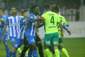 Ανόρθωση-ΑΕΚ: "Χ"άλασε νωρίς, κρίθηκε... στις αποβολές
