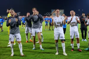 (BINTEO Kerkida) Οι Παφίτες πανηγύρισαν με τους παίκτες με τους φακούς των κινητών!