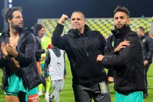 Σφιγμένη γροθιά/Μπεν Σιμον! 