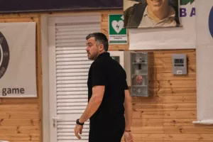 Τέλος από προπονητής/Συνεχίζει από άλλο πόστο 