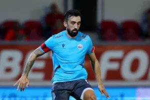 Επιστρέφει και δίνει λύσεις 