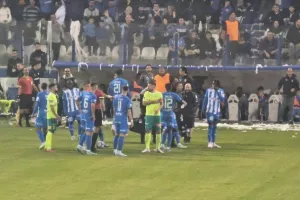 Ένταση από νωρίς στο ΠΑΠ: Κόκκινες σε Τσίκο - Τόμοβιτς στο 11'!