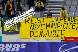 Κερκίδα ΑΕΛ/ Πανό για τον αδικοχαμένο Agyemang Diawusie