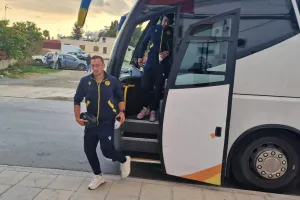 Η άφιξη της ΑΕΛ (Φώτος)