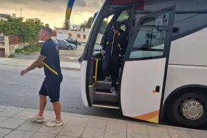 Η άφιξη της ΑΕΛ (Φώτος)