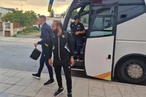 Η άφιξη της ΑΕΛ (Φώτος)