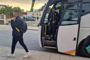 Η άφιξη της ΑΕΛ (Φώτος)