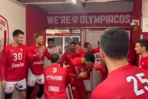 Το βάπτισμα του πυρός στον Μήτρου - Λονγκ και τα παιδικά χαμόγελα του ΣΕΦ (Βίντεο)