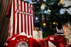 Ολυμπιακός: Τα χριστουγεννιάτικα δέντρα του Καρβαλιάλ και των ποδοσφαιριστών! 
