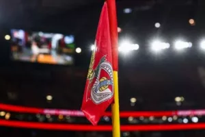 Μαχαίρωσαν οπαδό της Μπενφίκα μπροστά στις κόρες του!
