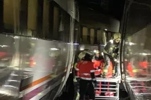 Ισπανία: Δύο τρένα συγκρούστηκαν πλαγιομετωπικά σε σταθμό στη Μάλαγα - 13 οι τραυματίες