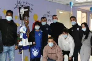Πανέμορφη κίνηση: Μοίρασε δώρα και χαρά! (Φώτος)