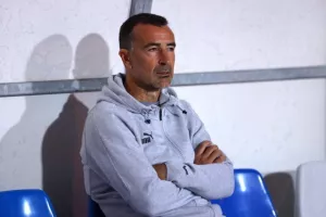 Πάφος-ΑΠΟΕΛ: Πάει στο "αιώνιο" με φόρα από τη… χρυσή κεφαλιά του Τσεμπάκ
