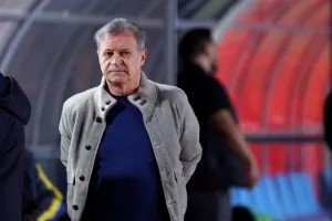 Πάφος-ΑΠΟΕΛ: Πάει στο "αιώνιο" με φόρα από τη… χρυσή κεφαλιά του Τσεμπάκ