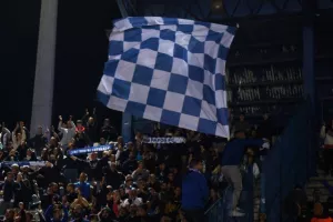 Πάφος-ΑΠΟΕΛ: Πάει στο "αιώνιο" με φόρα από τη… χρυσή κεφαλιά του Τσεμπάκ