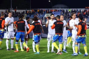 Πάφος-ΑΠΟΕΛ: Πάει στο "αιώνιο" με φόρα από τη… χρυσή κεφαλιά του Τσεμπάκ