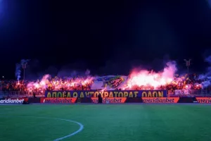 Πάφος-ΑΠΟΕΛ: Πάει στο "αιώνιο" με φόρα από τη… χρυσή κεφαλιά του Τσεμπάκ
