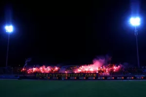 Πάφος-ΑΠΟΕΛ: Πάει στο "αιώνιο" με φόρα από τη… χρυσή κεφαλιά του Τσεμπάκ
