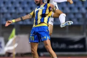 Πάφος-ΑΠΟΕΛ: Πάει στο "αιώνιο" με φόρα από τη… χρυσή κεφαλιά του Τσεμπάκ