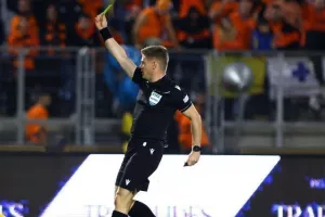 Πάφος-ΑΠΟΕΛ: Πάει στο "αιώνιο" με φόρα από τη… χρυσή κεφαλιά του Τσεμπάκ