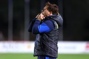 Πάφος-ΑΠΟΕΛ: Πάει στο "αιώνιο" με φόρα από τη… χρυσή κεφαλιά του Τσεμπάκ
