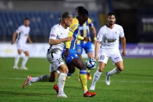 Πάφος-ΑΠΟΕΛ: Πάει στο "αιώνιο" με φόρα από τη… χρυσή κεφαλιά του Τσεμπάκ
