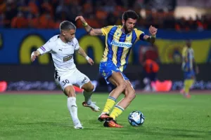 Πάφος-ΑΠΟΕΛ: Πάει στο "αιώνιο" με φόρα από τη… χρυσή κεφαλιά του Τσεμπάκ