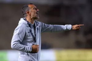 Πάφος-ΑΠΟΕΛ: Πάει στο "αιώνιο" με φόρα από τη… χρυσή κεφαλιά του Τσεμπάκ
