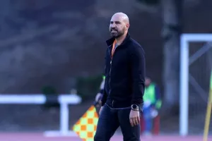 Καρμιώτισσα-ΑΕΖ: Το... μοίρασαν δύο Κύπριοι (Φώτος)