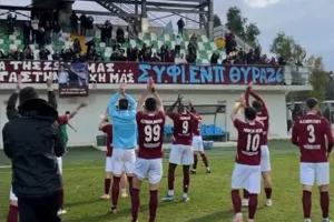 Παίκτες και κόσμος μαζί μετά τη σημαντική νίκη (Βίντεο)