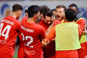 Πρώτη για Σαλαμίνα!