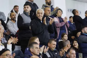 ΑΕΛίστες και Παφίτες από τις εξέδρες (Φώτος)