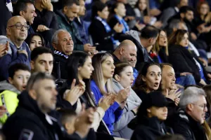 ΑΕΛίστες και Παφίτες από τις εξέδρες (Φώτος)