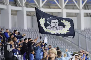 ΑΕΛίστες και Παφίτες από τις εξέδρες (Φώτος)