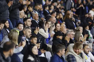 ΑΕΛίστες και Παφίτες από τις εξέδρες (Φώτος)
