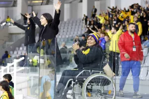 ΑΕΛίστες και Παφίτες από τις εξέδρες (Φώτος)