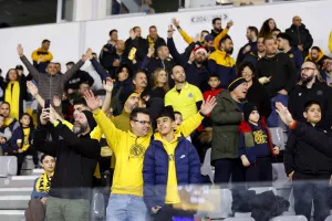 ΑΕΛίστες και Παφίτες από τις εξέδρες (Φώτος)
