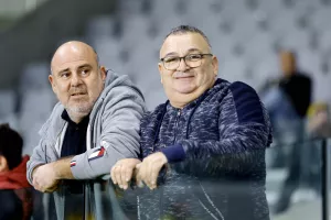 ΑΕΛίστες και Παφίτες από τις εξέδρες (Φώτος)