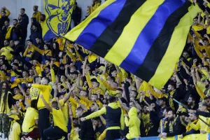 ΑΕΛίστες και Παφίτες από τις εξέδρες (Φώτος)