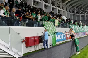 Μετά την μεγάλη νίκη, στην κερκίδα... (Φώτος)