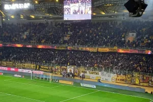 Αντιπροσωπεία της ομάδας του Άρη κατέθεσε στεφάνι στο πέταλο της ORIGINAL για τον Μιχάλη 