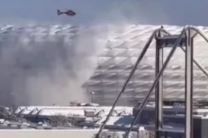 Σήκωσαν ελικόπτερο για να καθαρίσουν την «Allianz Arena» από τα χιόνια (βίντεο)