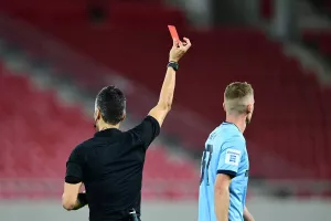 Η UEFA δεν ξαναστέλνει διαιτητές!
