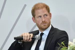 Δικαίωση για πρίγκιπα Χάρι: Δικαστήριο έκρινε ότι έπεσε θύμα υποκλοπών από τη Mirror