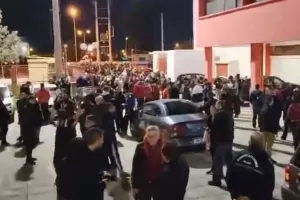 Eκατοντάδες οπαδοί παρέμειναν εγκλωβισμένοι στον περιβάλλοντα χώρο του "Μελίνα Μερκούρη" (Βίντεο)