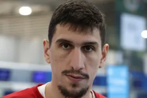 Λαρεντζάκης: "Έχουμε τις βάσεις και την ποιότητα να κερδίσουμε την Μπολόνια"