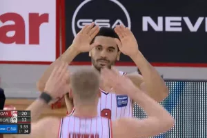 Αποθεώθηκε στο ντεμπούτο του από τον κόσμο του Ολυμπιακού ο Μήτρου-Λονγκ