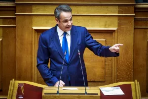 Ελλάδα: Κεκλεισμένων για δύο μήνες όλοι οι αγώνες της Super League και το Ολυμπιακός - Τόπολα